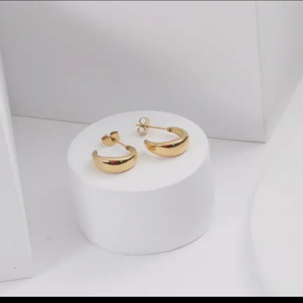 gold huggies earrings